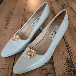 Feather Lite Collection Vintage Leather Cream Gray Heels Gold Detail Size 8.5